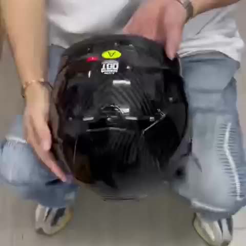 Unisex Full Face Motorcycle Helmet with Stylish Graphics - ABS Shell, Dual Visor & Ventilation System, Quick-Release Buckle